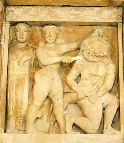 Perseo e Medusa - Dal Tempio C di Selinunte, Sec. VI a.C., Museo archeologico regionale di Palermo