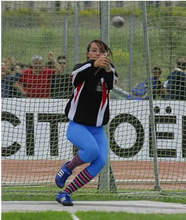 Alessia La Grassa lancia il martello
