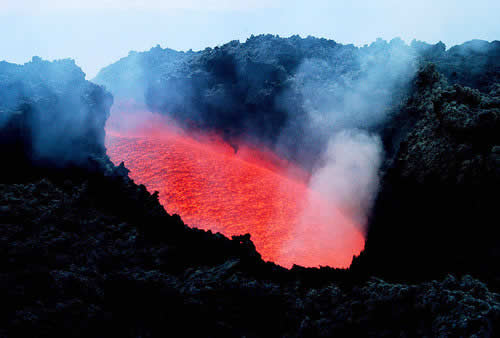 Fiume di lava del vulcano Etna