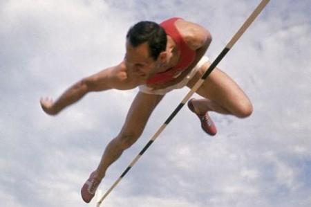 Salto in alto con stile ventrale.