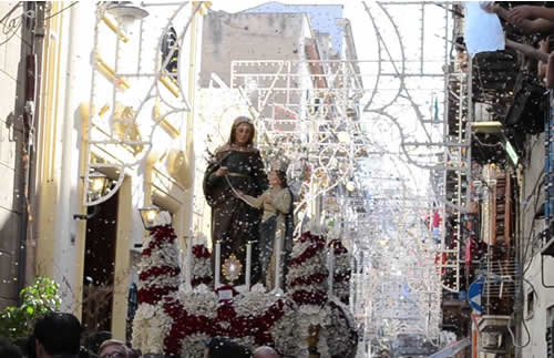 Processione al Borgo Vecchio di Palermo in occasione dei festeggiamenti per Sant'Anna.