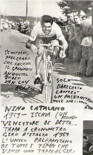 Foto di Nino Catalano in una vetrina del Negozio di biciclette Daricello a P.zza S.Francesco di Paola Foto di Nino Catalano in una vetrina del Negozio di biciclette Daricello a P.zza S.Francesco di Paola